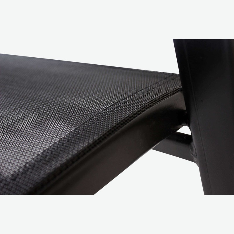 Piola - Sedia impilabile con poggiabraccia, in metallo nera. Ideale per l'esterno ed é resistente alle intemperie