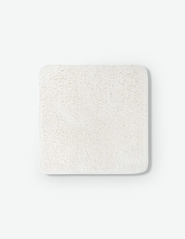 Micro - Tappetino da bagno monocolore in 100% poliestere, disponibile in diversi colori Micro - Tappetino da bagno monocolore in 100% poliestere, disponibile in diversi colori